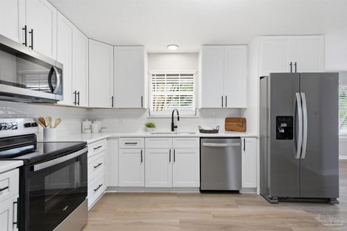 5 Whitehead Dr, Pensacola, FL, 32503-7037 | Card Image