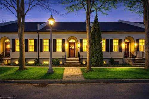 13 Colonel Cohoe St, Niagara On The Lake, ON, L0S1J0 | Card Image