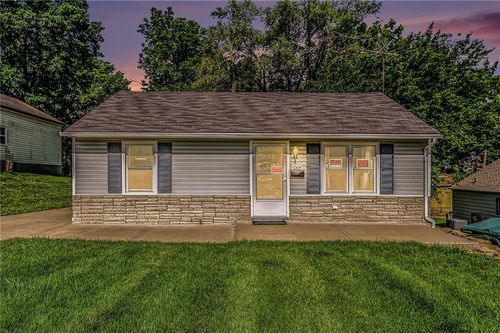 1004 Mary Kay Ln, Platte City, MO, 64079-9307 | Card Image