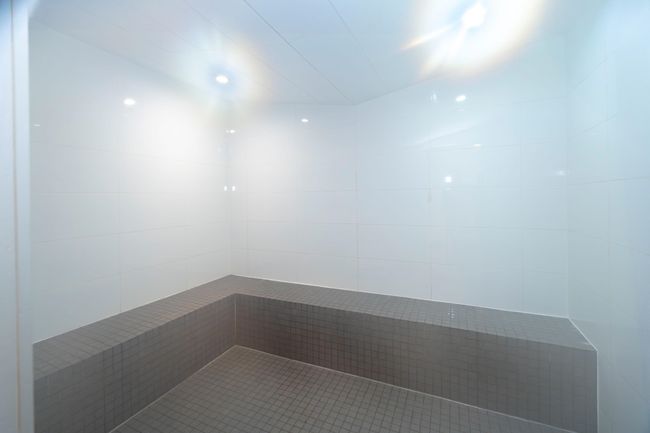 Relaxing steam room | Image 39