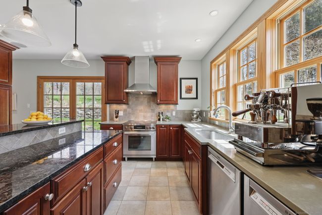 Kitchen | Image 12