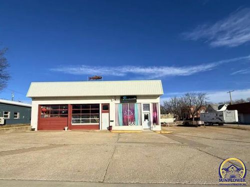 500 Oregon St, Hiawatha, KS, 66434-2222 | Card Image