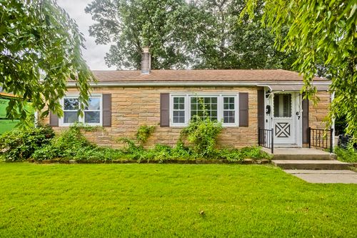 67 Warwick Rd, Chicopee, MA, 01020-3811 | Card Image