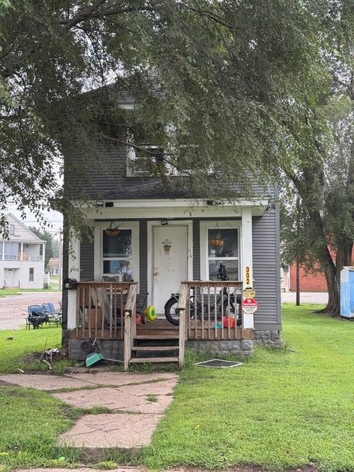 302 12th St, East Moline, IL, 61244-1519 | Card Image