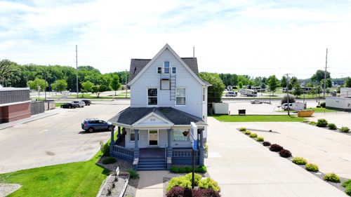 819 N 2nd St, Clinton, IA, 52732-3841 | Card Image