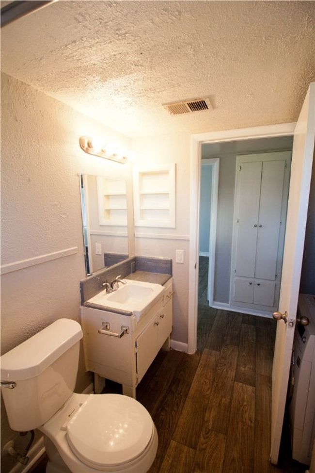 A25 - 2506 Manor Cir, Home with 2 bedrooms, 1 bathrooms and 1 parking in Austin TX | Image 16