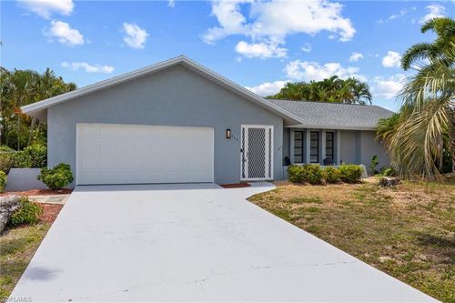 924 Se 21st Ln, Cape Coral, FL, 33990-2527 | Card Image