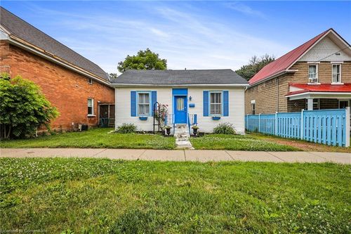 1785 4th Ave W, Owen Sound, ON, N4K4X7 | Card Image