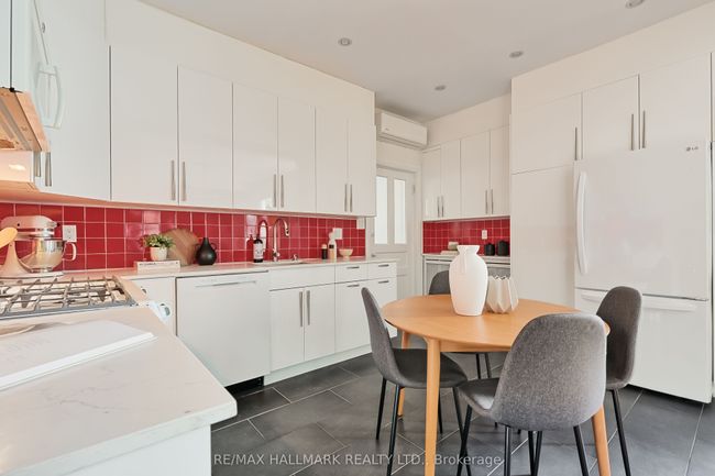 333 Sackville St, House attached with 3 bedrooms, 2 bathrooms and null parking in Toronto ON | Image 16
