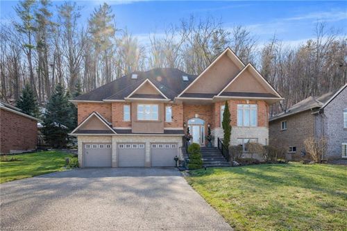 130 Dorchester Dr, Grimsby, ON, L3M1A8 | Card Image