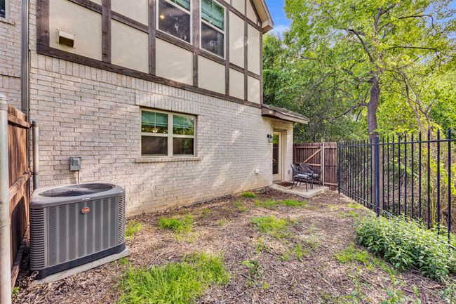 8705 Tudor Pl, Townhouse with 3 bedrooms, 3 bathrooms and null parking in Dallas TX | Image 26