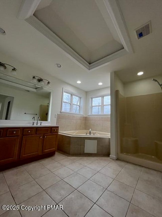 master bathroom | Image 20