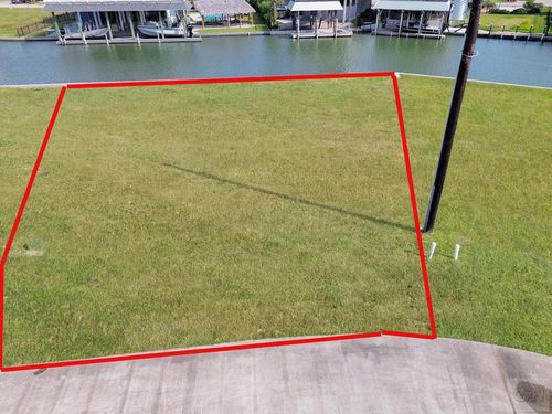 502 Neptune Cir, Tiki Island, TX, 77554-8173 | Card Image