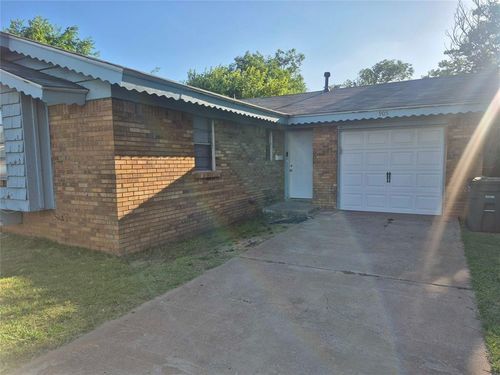 905 Shalimar Dr, Del City, OK, 73115-4946 | Card Image