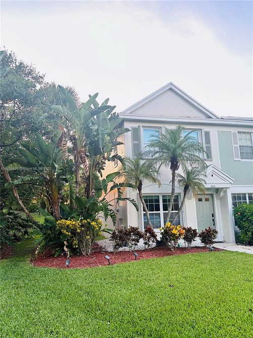 7821-7821 Sanibel Dr, Tamarac, FL, 33321-8872 | Card Image