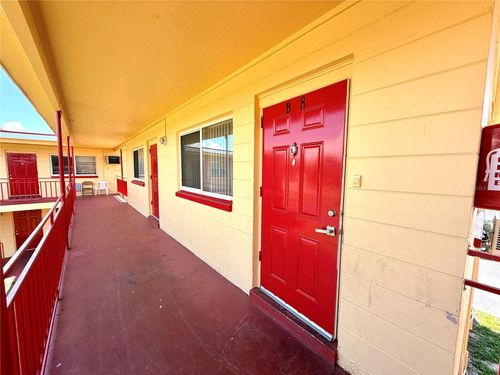 apt-e4-1050 62nd Ave S, St Petersburg, FL, 33705-5647 | Card Image