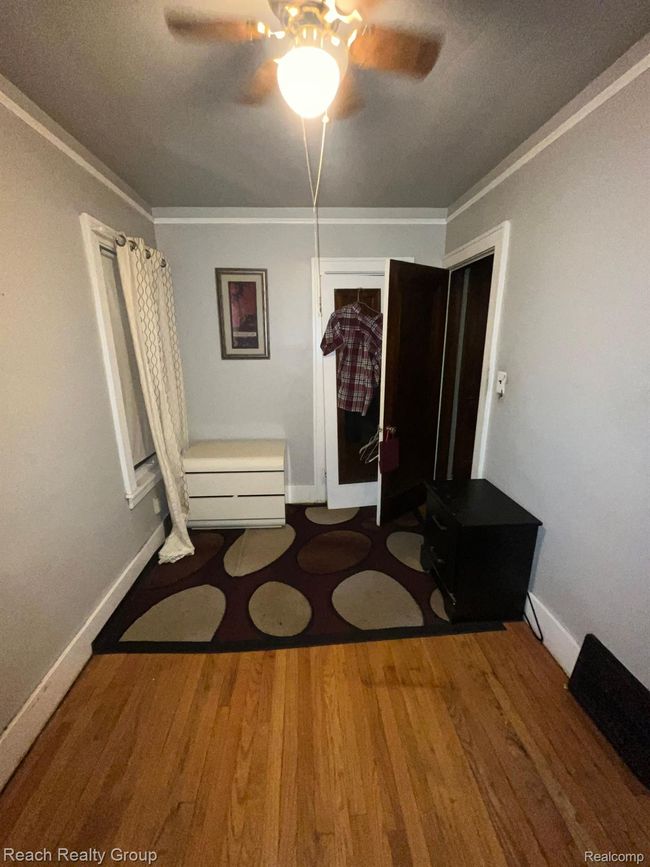 Entry Bedroom2 reverse angle view | Image 9