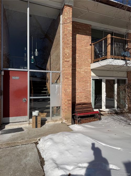 104-1249 Island Dr, Ann Arbor, MI, 48105-2090 | Card Image