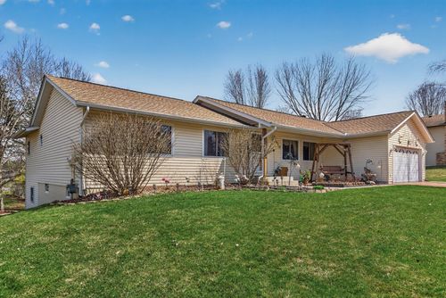 7910 W Park Hills Dr, Bloomington, MN, 55438-2242 | Card Image