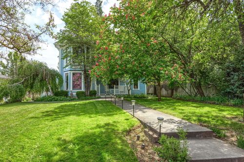 496 Beach St, Ashland, OR, 97520-3210 | Card Image