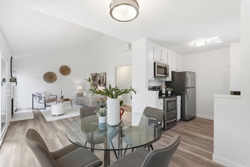 972-905 W Middlefield Rd, Mountain View, CA, 94043-3204 | Card Image