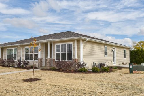 615 Hunter Oaks Blvd, Watertown, WI, 53094-7730 | Card Image