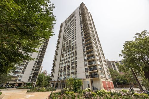 2206d-1355 Sandburg Ter, Chicago, IL, 60610-2042 | Card Image