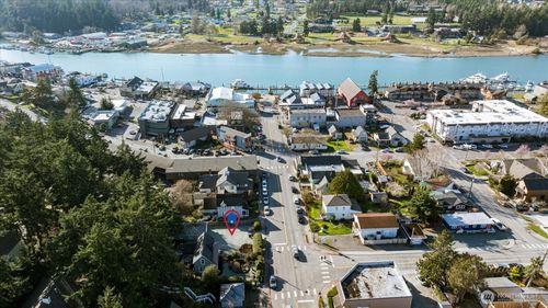 220 Morris St, La Conner, WA, 98257-7016 | Card Image