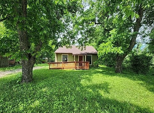 218 S Buffalo Ave, Cleburne, TX, 76033-5447 | Card Image