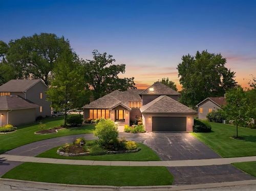 534 Whispering Pines Rd, Lindenhurst, IL, 60046-8794 | Card Image