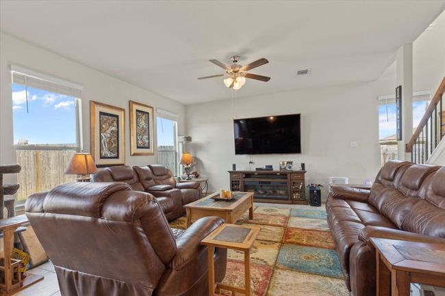 212 Plata Ln, House other with 4 bedrooms, 3 bathrooms and 4 parking in Jarrell TX | Image 6