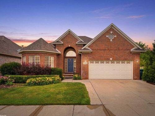 30161 Trailwood Dr, Warren, MI, 48092-6304 | Card Image