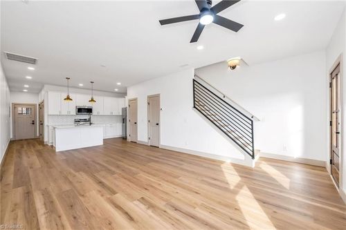 2115 24th Street Ln Se, Hickory, NC, 28602-8794 | Card Image