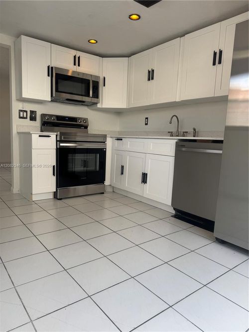 k-4-321 Sw 1st Ct, Pompano Beach, FL, 33060-4602 | Card Image
