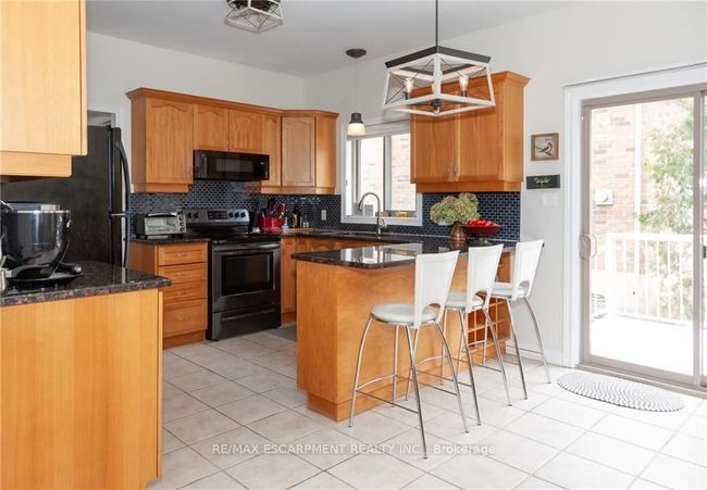 1 - 195 Wilson St W, House other with 2 bedrooms, 4 bathrooms and 2 parking in Ancaster ON | Image 7