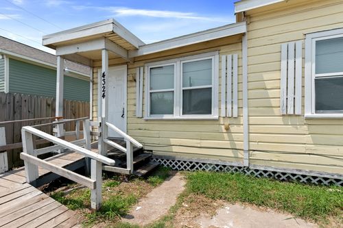 4324 Ball St, Galveston, TX, 77550-1128 | Card Image