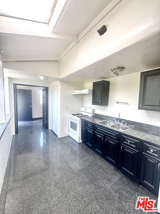 Commercial Lease in North Hollywood 4