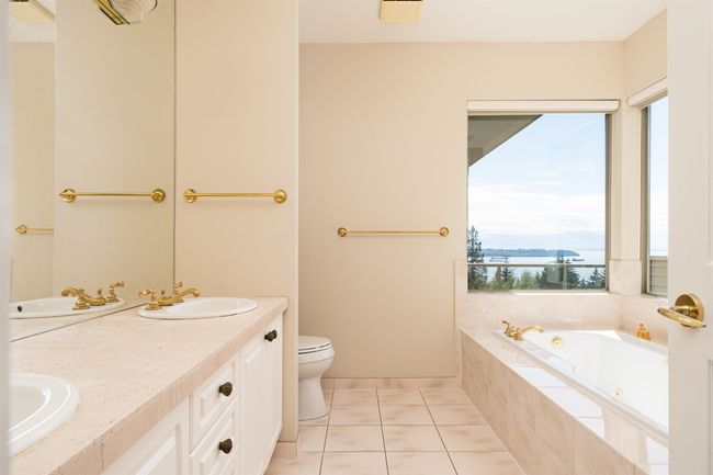 3112 Deer Ridge Dr, Townhouse with 4 bedrooms, 4 bathrooms and 2 parking in West Vancouver BC | Image 10