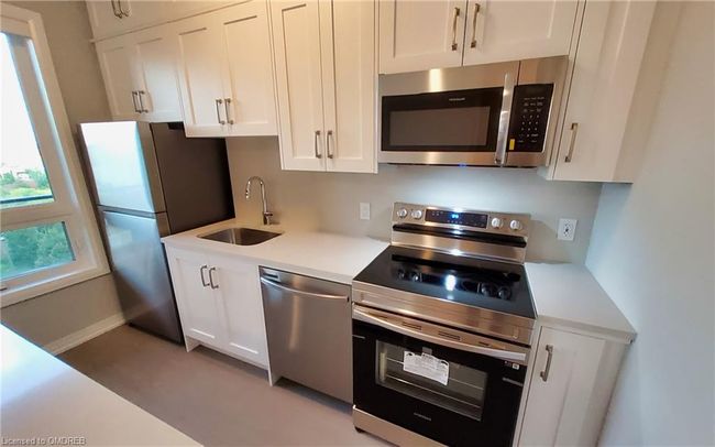 3285 Carding Mill Trail, Home with 2 bedrooms, 2 bathrooms and 1 parking in Oakville ON | Image 11