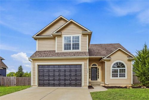 1306 Thomas Dr, Louisburg, KS, 66053-3610 | Card Image
