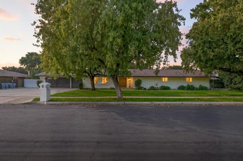 5657 N Colonial Ave, Fresno, CA, 93704-1815 | Card Image