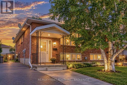 941 Warburton Cres, Kingston, ON, K7M8L1 | Card Image