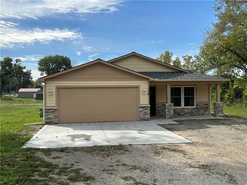 134 W 4th St, Pomona, KS, 66076-8920 | Card Image