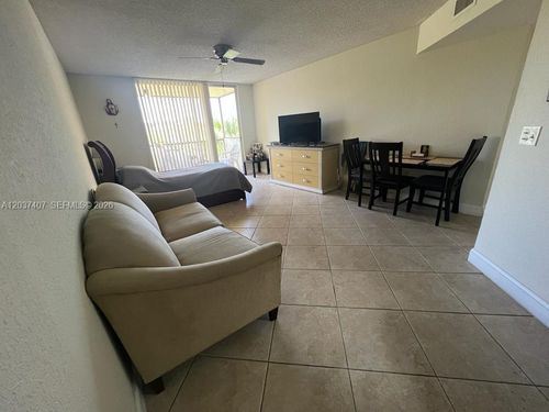 401-8215 Lake Dr, Doral, FL, 33166 | Card Image