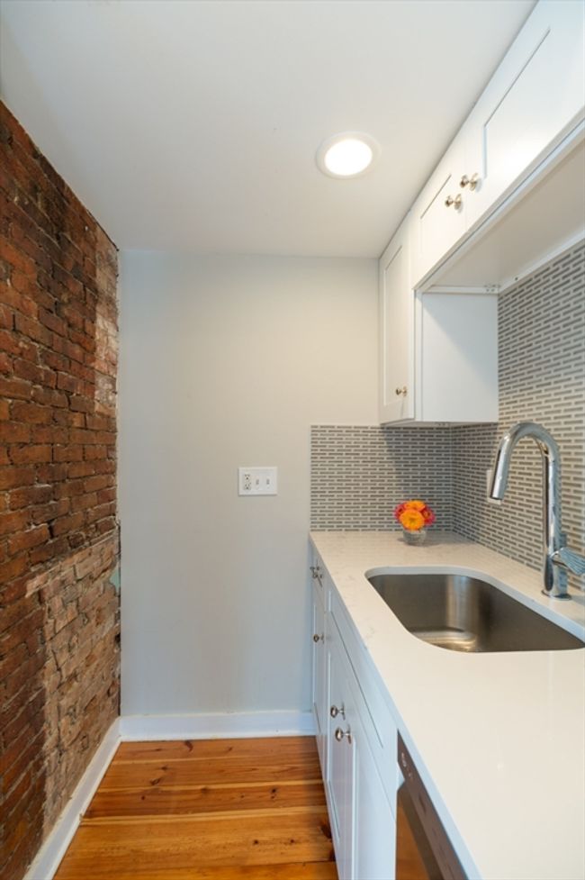 APT-3 - 2 Court St, Condo with 1 bedrooms, 1 bathrooms and 1 parking in Newburyport MA | Image 7