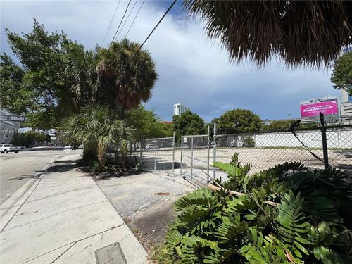 201 Se 2nd Ave, Miami, FL, 33131-2221 | Card Image