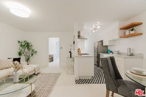 apt-219-2311 4th St, Santa Monica, CA, 90405-3447 | Card Image