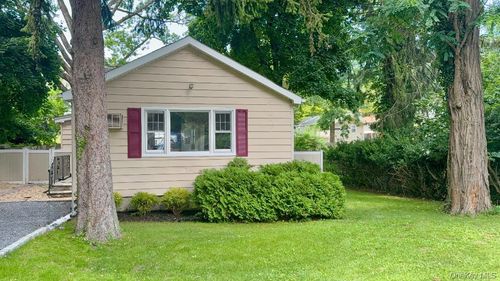 18 Kew Dr, Sound Beach, NY, 11789-1713 | Card Image
