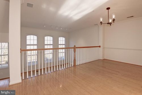 15b-1984 Crescent Park Dr, RESTON, VA, 20190-3288 | Card Image