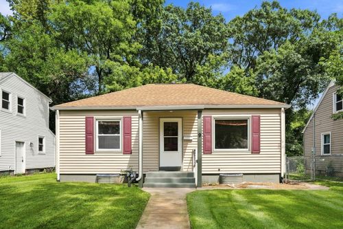 9 Blackhawk Hills Dr, Rock Island, IL, 61201-6938 | Card Image